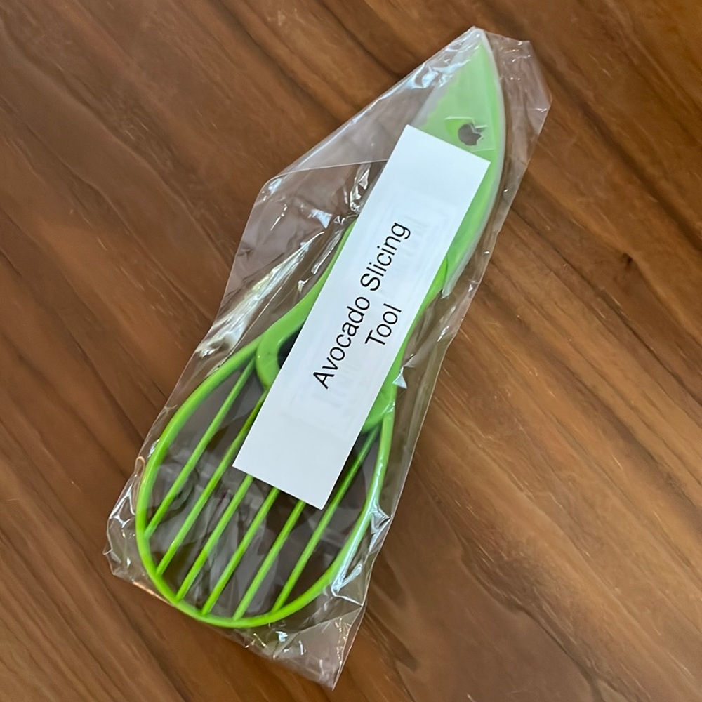 Avocado slicing tool